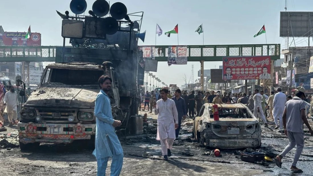 পাকিস্তানের লাহোরে ফিলিস্তিনপন্থী মিছিলে পুলিশের গুলি, রক্তক্ষয়ী সংঘর্ষে নিহত ৫